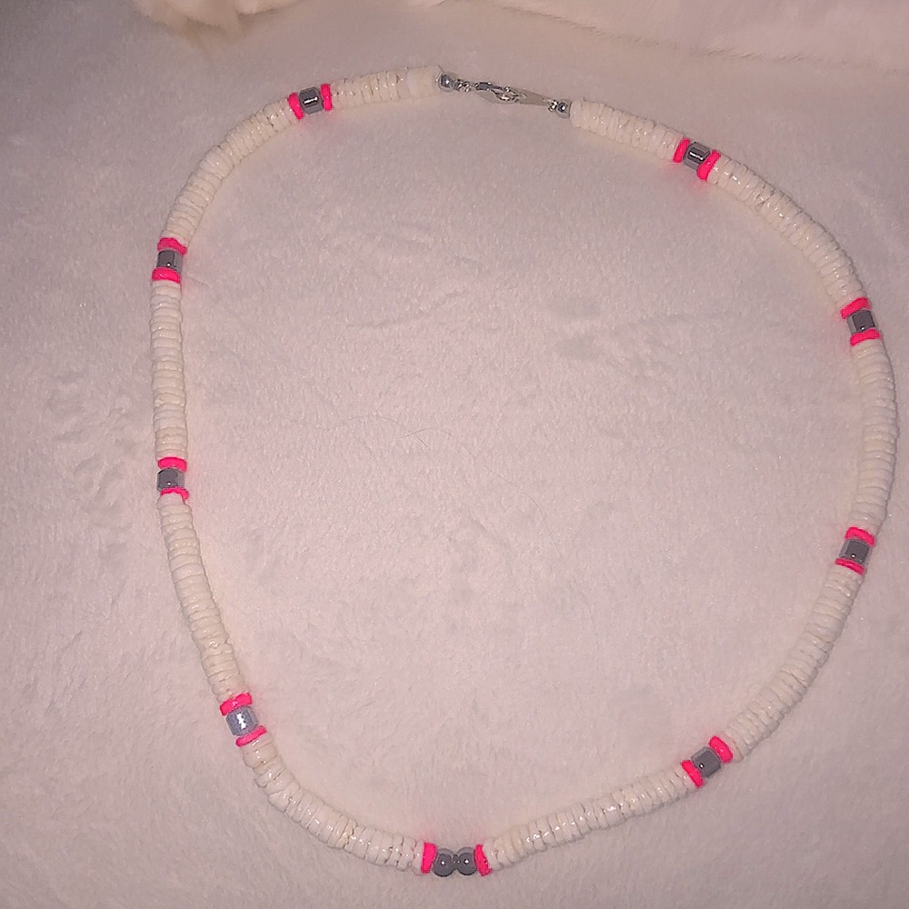 WHITE BEACH NECKLACE